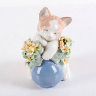 Dreamy Kitten 1006567 - Lladro Porcelain Figurine