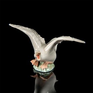 Duck Jumping 1001265 - Lladro Porcelain Figurine