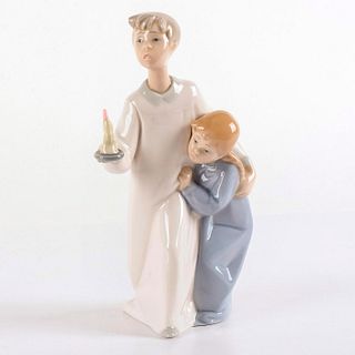 Boy &amp; Girl 1004874 - Lladro Porcelain Figurine