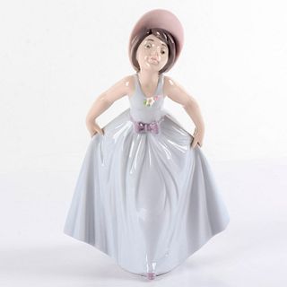 Daisy 1006274 - Lladro Porcelain Figurine