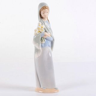 Girl with Calla Lilies 1004650 - Lladro Porcelain Figurine