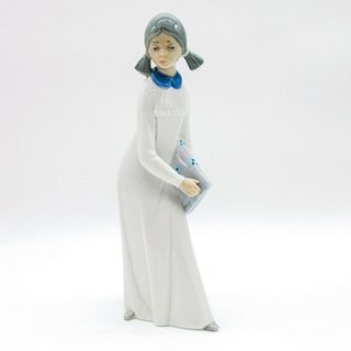 Casades Porcelain Figurine, Girl with Pillow
