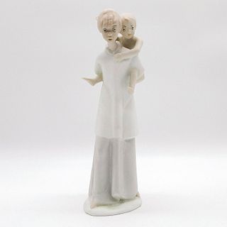 D'Art Spanish Porcelain Figurine, Mother and Child