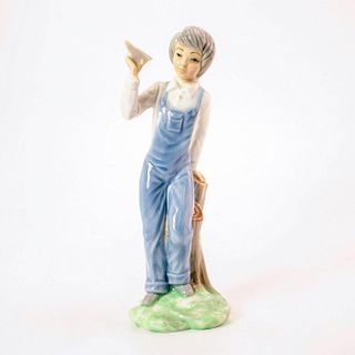 Tengra Porcelain Figurine, Boy with Paper Plane