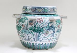 Chinese Fmaille Verte Porcelain Jar