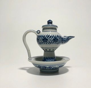 A Blue & White Porcelain Winepot. 'xuanDe' mark on body. Height: 12.5 cm Length: 12.7 cm