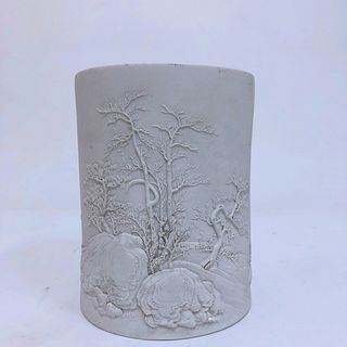A White Porcelain Brushpot. Height: 15 cm Diameter: 11.5 cm