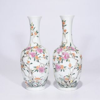 A Pair of Fencai Porcelain Vases. 'GuangXu' mark at base. Height: 21.5 cm