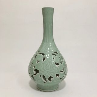 A Green Color Porcelain Vase. Height: 33.2 cm