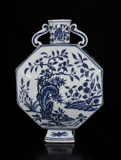 A Blue & White Porcelain Moonflask Vase. Height: 19 cm