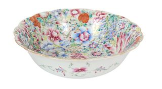 Qing Dynasty Porcelain Bowl w Scalloped Edges