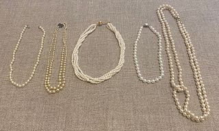 Collection Vintage Pearl Necklaces