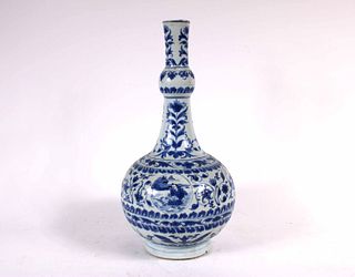 Chinese Blue and White Garlic-Necked Bottle Vase