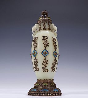 A Carved Jade Vase with Gilt Silver Inlay