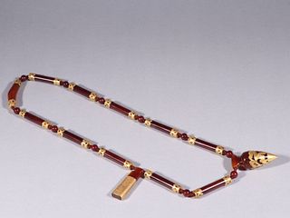 An Agate with Partial Gold Encasement Necklace 