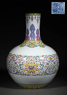 A Fencai Porcelain Vase