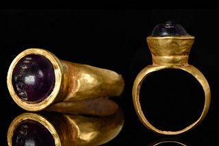 SASANIAN GOLD AND AMETHYST FINGER RING