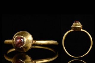 MEDIEVAL GOLD FINGER RING WITH RUBY