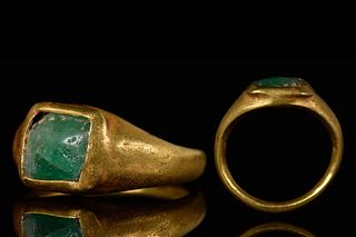 ROMAN GOLD RING WITH EMERALD