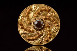 HELLENICTIC GOLD BROOCH WITH AGATE EYE