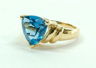10K Yellow Gold & Blue Topaz Ring