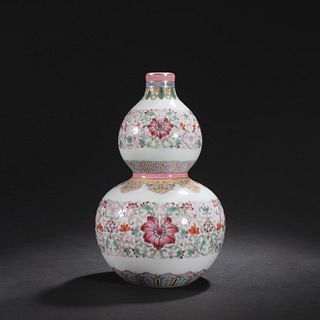 Famille Rose Famille Rose Gourd-Shape Vase