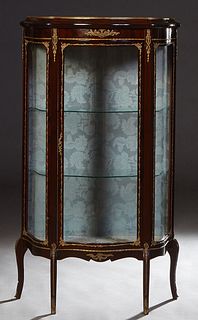 French Ormolu Mounted Mahogany Louis XV Style Curved Glass Vitrine, early 20th c., the serpentine sloping top over a curved glass door flanked by curv