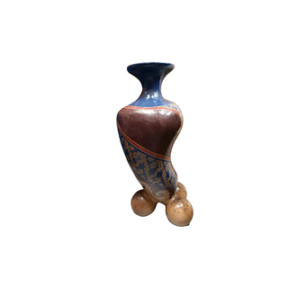  Spectacular tripod vase