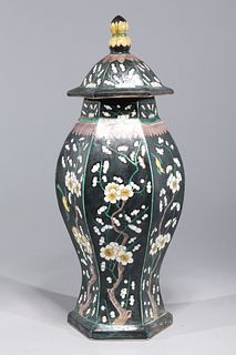 Chinese Famille Verte Enameled Porcelain Faceted Covered Vase