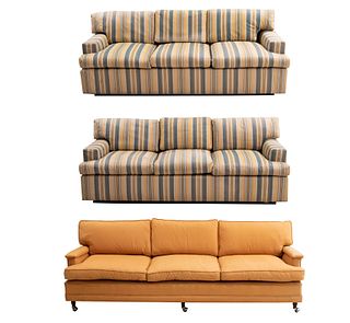 Sala. Siglo XX. Estructura en madera Con tapicería de tela a rayas  y color amarillo. Consta de 3 sofás de 3 plazas.
