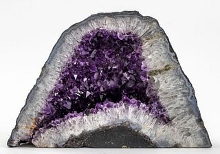 Amethyst Geode / Cathedral