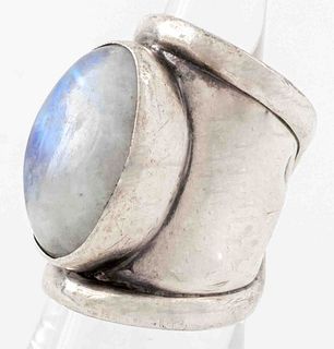 Vintage Silver Oval Moonstone Ring