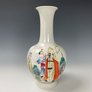 A Chinese Famille Rose Porcelain Vase Qianlong Mark