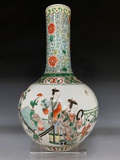 A Chinese Wucai Porcelain Vase Kangxi Mark