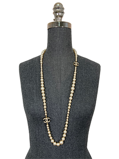 CHANEL CC Logo Timeless Classic Faux Pearl Necklace