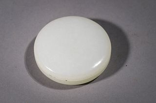 Qing: A white jade Round seal box