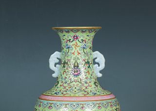 Qing: A Famille verte Porcelain Vase