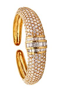 Modern Italian Bracelet in 18k gold with 21.12 Cts Diamonds