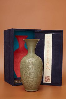 Longquan Kiln Dragon Vase