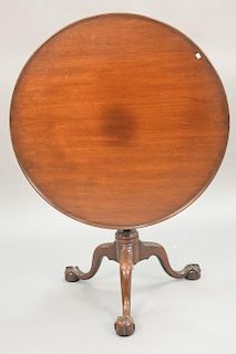 Kittinger Colonial Williamsburg mahogany Chippendale tip and turn tea table. ht. 29 in.; dia. 35 in.
