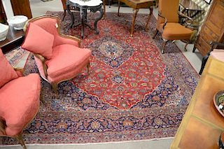 Oriental carpet. 9'10" x 12'10"