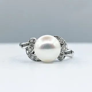 Lovely Cultured Pearl & Diamond Fashion Ring