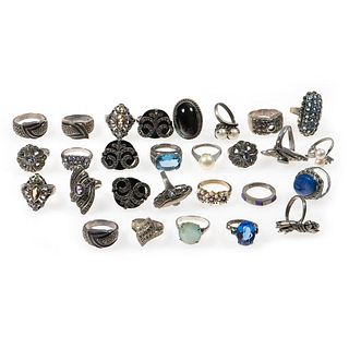 Collection of 28 stone-set and silver rings