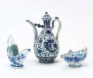 3PCS CHINESE BLUE & WHITE TABLE ARTICLES