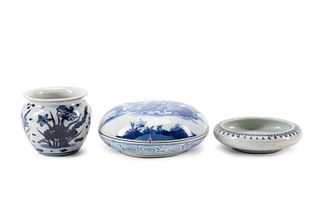 THREE CHINESE BLUE & WHITE PORCELAIN PIECES