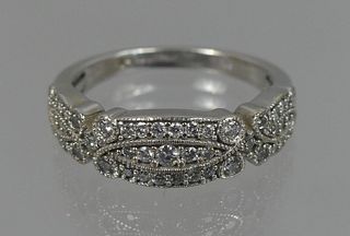 14K WHITE GOLD RING WITH MANY DIAMONDS