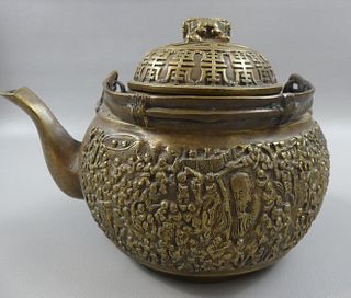 OLD CHINESE BRONZE TEAPOT WITH FIGURES
