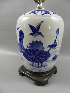 VINTAGE CHINESE BLUE & WHITE LAMP