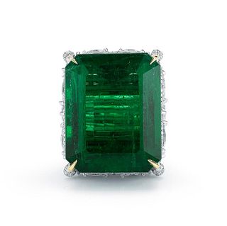 SPECTACULAR EMERALD AND DIAMOND RING