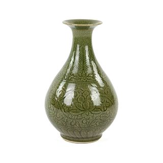 Chinese Dark Green Celadon Craquelure Bottle Vase